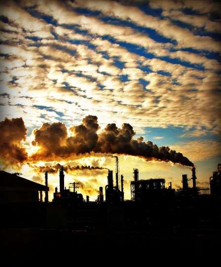 Oil Sands (Image: Pete Williamson http://www.flickr.com/photos/4blueeyes/4981183847/sizes/l/in/photostream/)